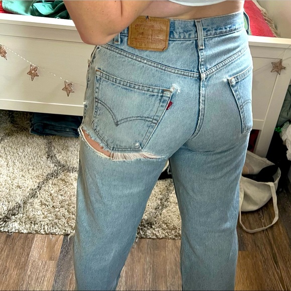 Vintage distressed Levi’s - Picture 2 of 6